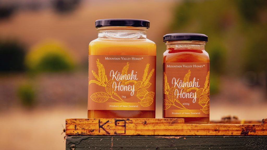 Mountain Valley Kamahi Honey in Glass Jars on Beehive
